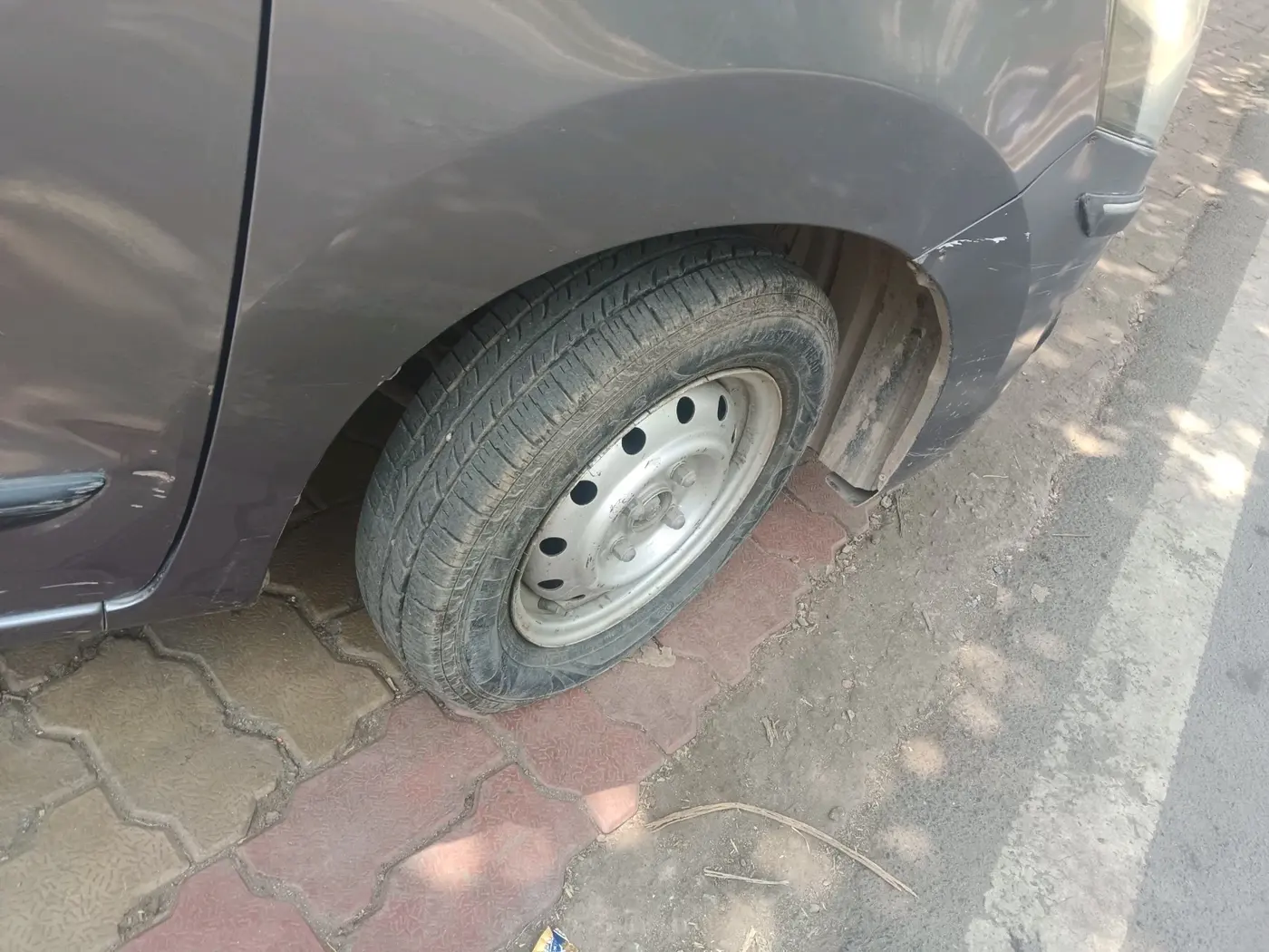 2017 Maruti Wagon R 1.0 LXI CNG, CNG, Manual, 1,98,556 km, tyre