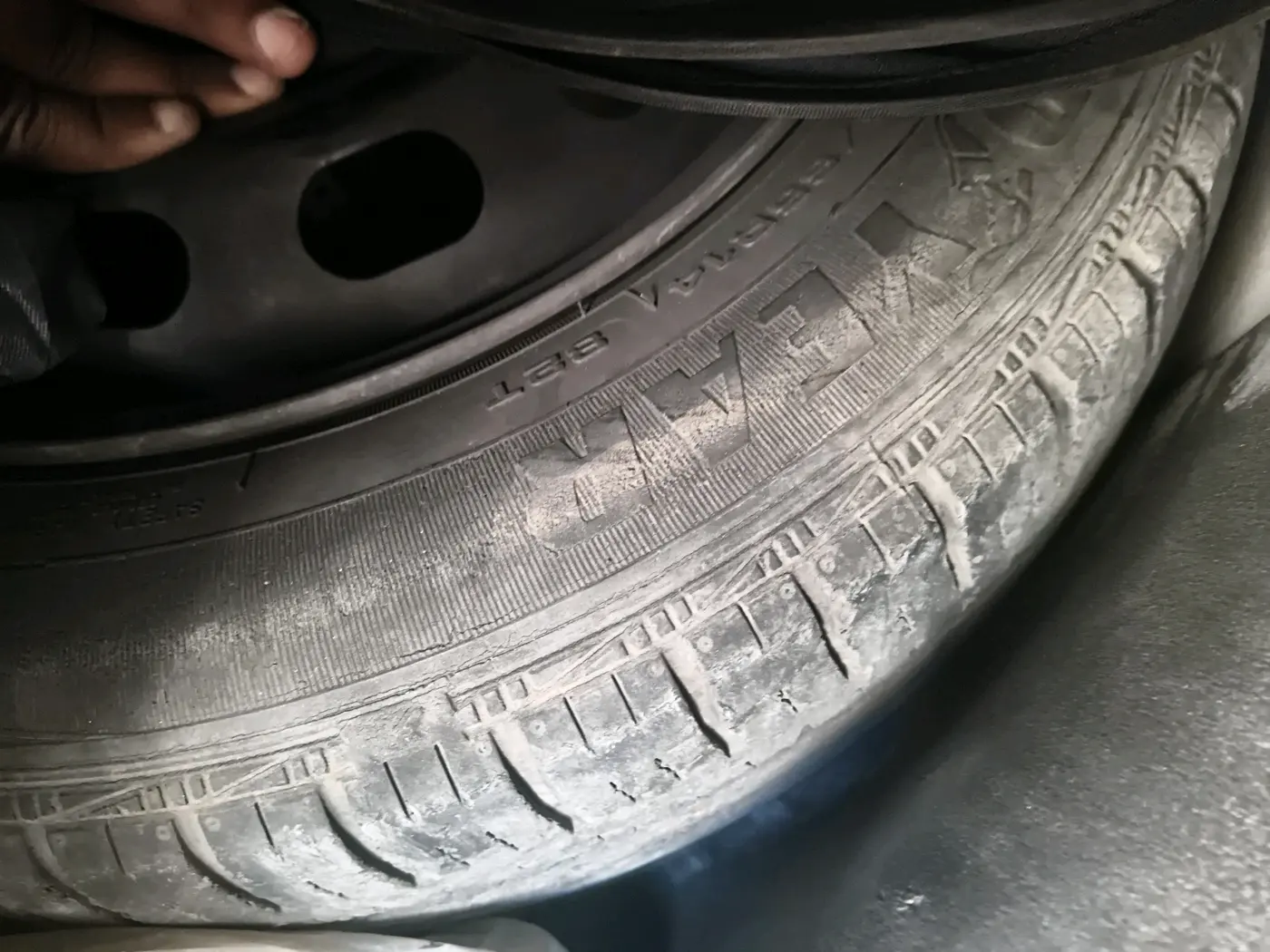 2011 Ford Figo TITANIUM 1.2 PETROL, Petrol, Manual, 74,915 km, tyre