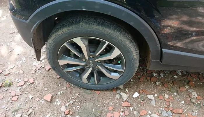 2021 Mahindra XUV300 W8 (O) 1.2 PETROL, Petrol, Manual, 46,641 km, tyre