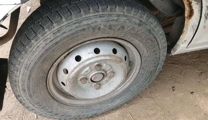 2011 Maruti Alto LXI CNG, CNG, Manual, 1,96,882 km, tyre