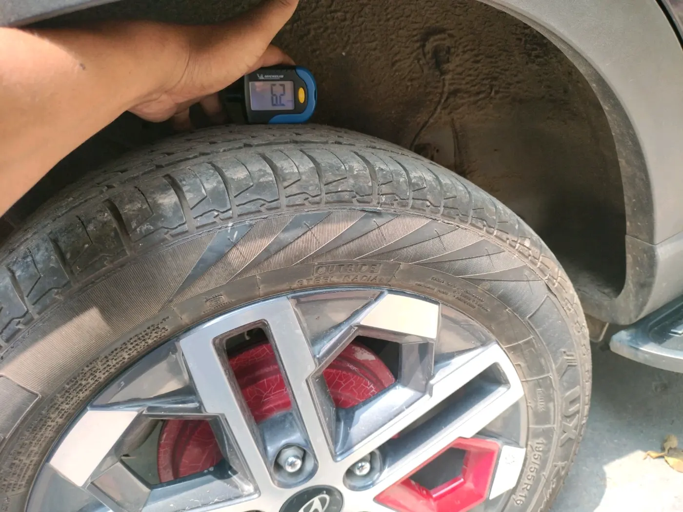 2020 Hyundai VENUE S 1.2, Petrol, Manual, 27,530 km, tyre