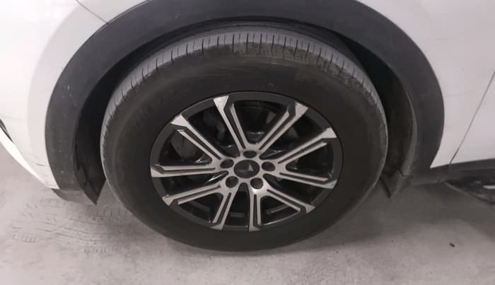 2022 Mahindra XUV700 AX 7 LUXURY D AWD AT 7 STR, Diesel, Automatic, 1,07,823 km, tyre