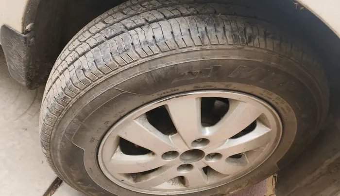 2012 Maruti Ritz ZXI, Petrol, Manual, 95,231 km, tyre