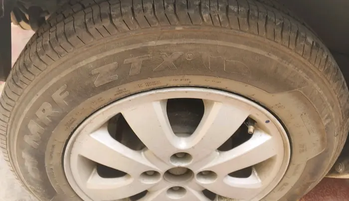 2012 Maruti Ritz ZXI, Petrol, Manual, 95,231 km, tyre
