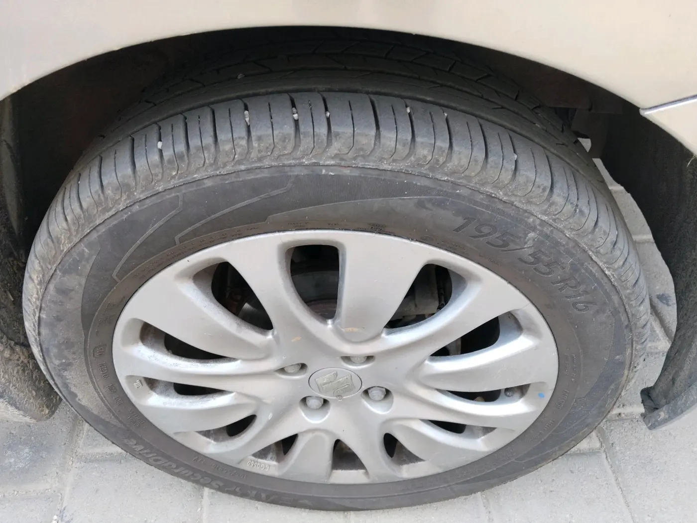 2017 Maruti Baleno ALPHA PETROL 1.2, Petrol, Manual, 80,886 km, tyre