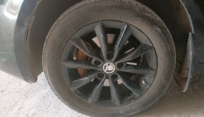 2015 Skoda Octavia ELEGANCE 2.0 TDI AT, Diesel, Automatic, 70,166 km, tyre