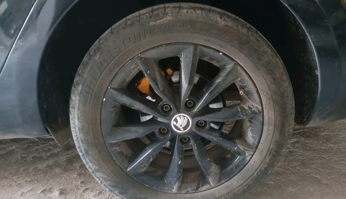 2015 Skoda Octavia ELEGANCE 2.0 TDI AT, Diesel, Automatic, 70,166 km, tyre