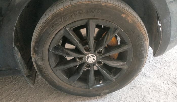 2015 Skoda Octavia ELEGANCE 2.0 TDI AT, Diesel, Automatic, 70,166 km, tyre
