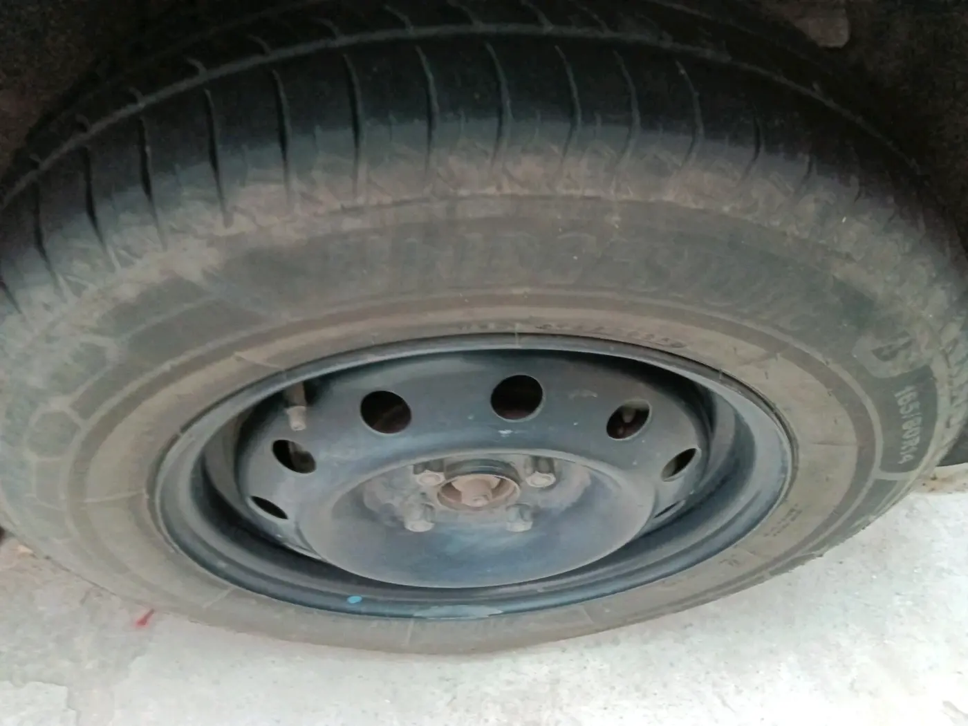 2023 Maruti Dzire VXI, Petrol, Manual, 1,97,397 km, tyre