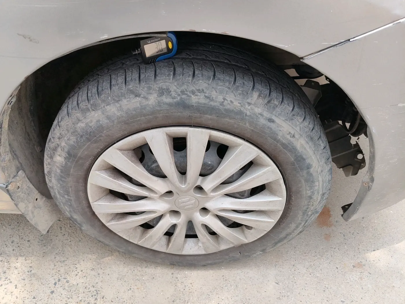 2016 Maruti Baleno DELTA PETROL 1.2, CNG, Manual, 67,245 km, tyre