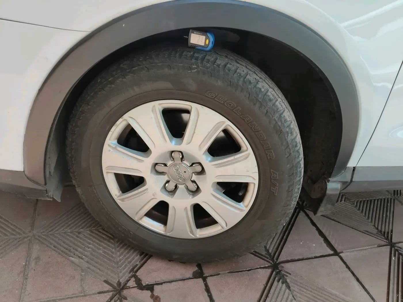 2014 Audi Q3 2.0 TDI QUATTRO, Diesel, Automatic, 1,85,468 km, tyre