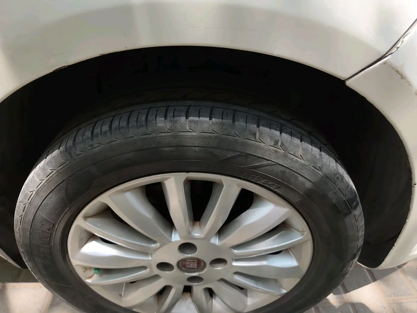2015 Fiat Linea EMOTION 1.4 L T JET, Petrol, Manual, 83,971 km, tyre