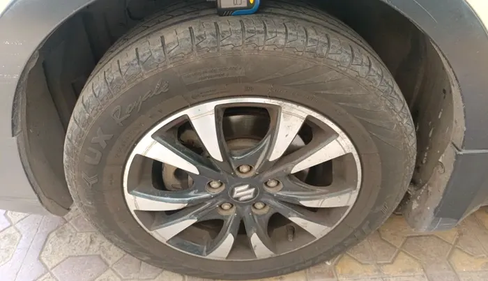 2017 Maruti S Cross ALPHA 1.3, Diesel, Manual, 2,06,237 km, tyre