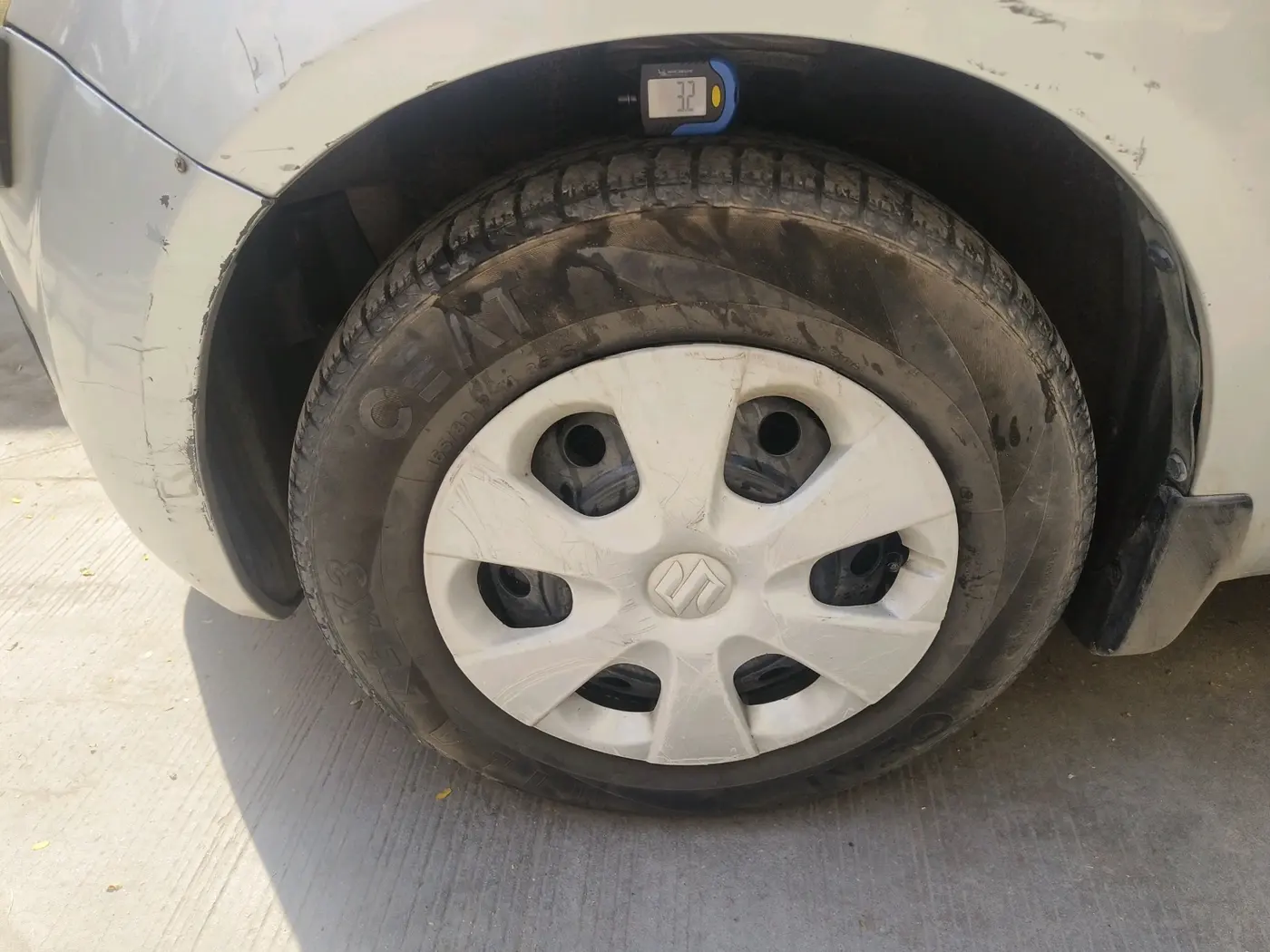 2012 Maruti Ritz VXI, Petrol, Manual, 1,02,703 km, tyre