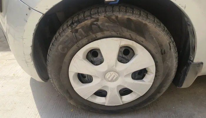 2012 Maruti Ritz VXI, Petrol, Manual, 1,02,703 km, tyre