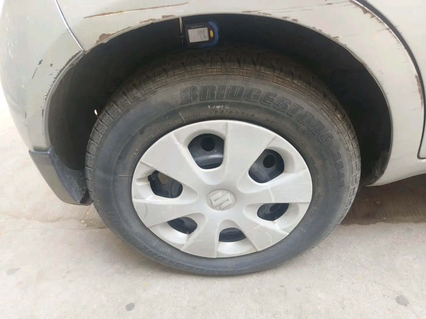 2012 Maruti Ritz VXI, Petrol, Manual, 1,02,703 km, tyre