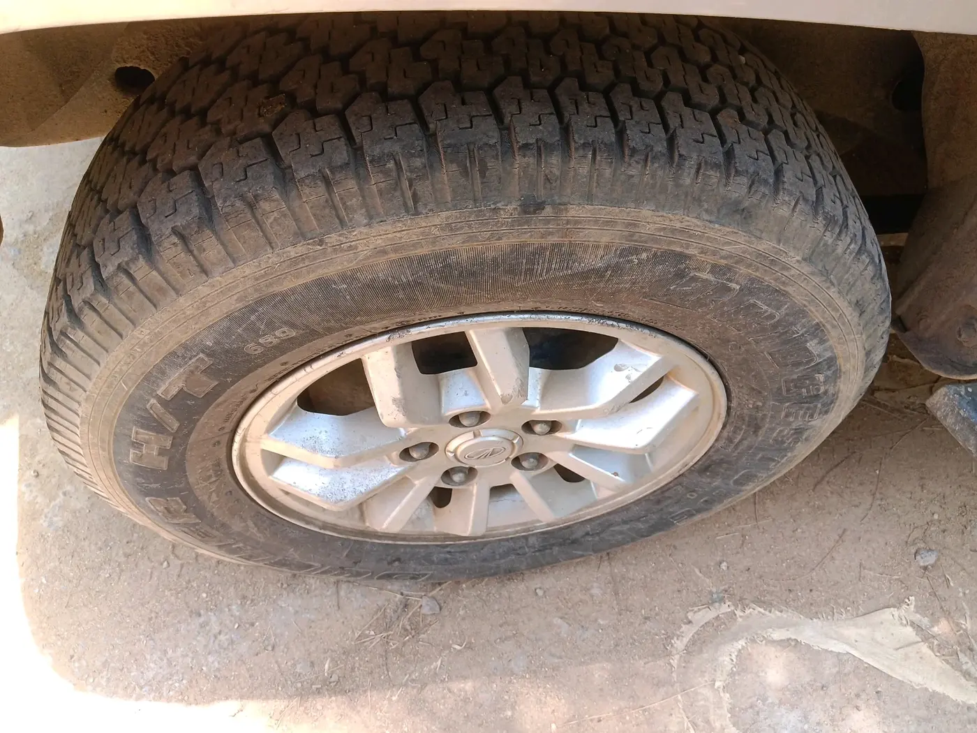 2017 Mahindra TUV300 T8, Diesel, Manual, 1,11,913 km, tyre