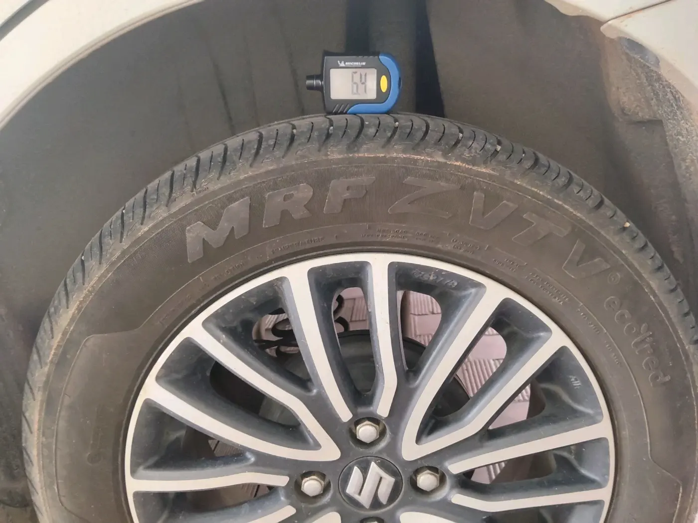 2018 Maruti Dzire ZXI, Petrol, Manual, 74,072 km, tyre