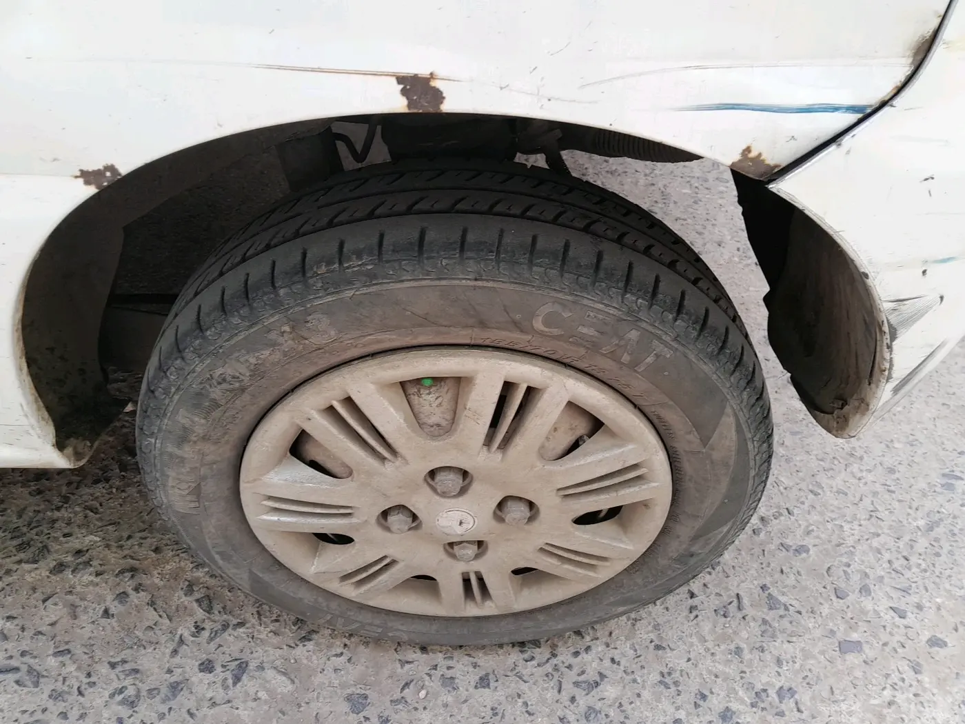 2013 Hyundai Santro Xing GL PLUS, CNG, Manual, 1,08,452 km, tyre