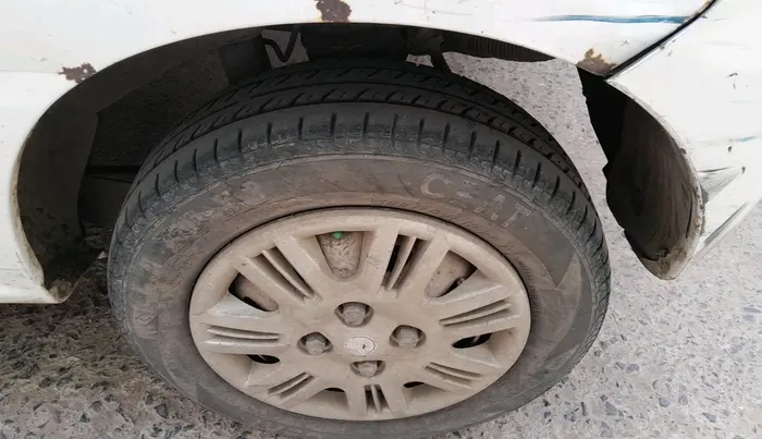 2013 Hyundai Santro Xing GL PLUS, CNG, Manual, 1,08,452 km, tyre