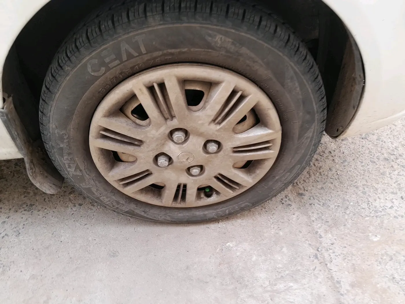 2013 Hyundai Santro Xing GL PLUS, CNG, Manual, 1,08,452 km, tyre