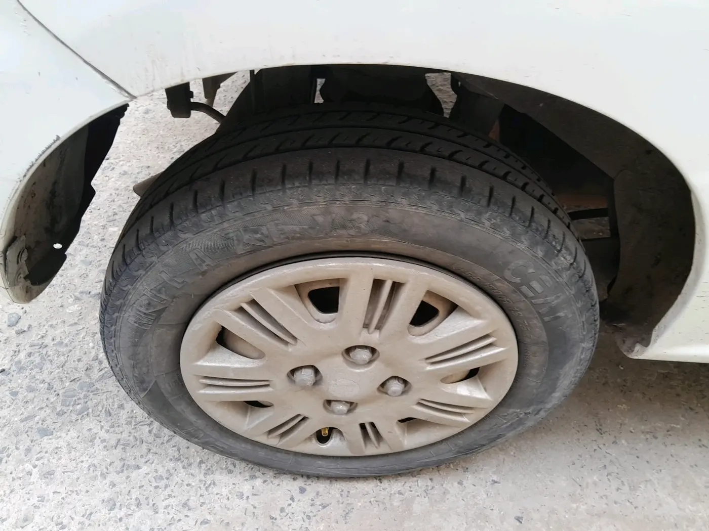 2013 Hyundai Santro Xing GL PLUS, CNG, Manual, 1,08,452 km, tyre