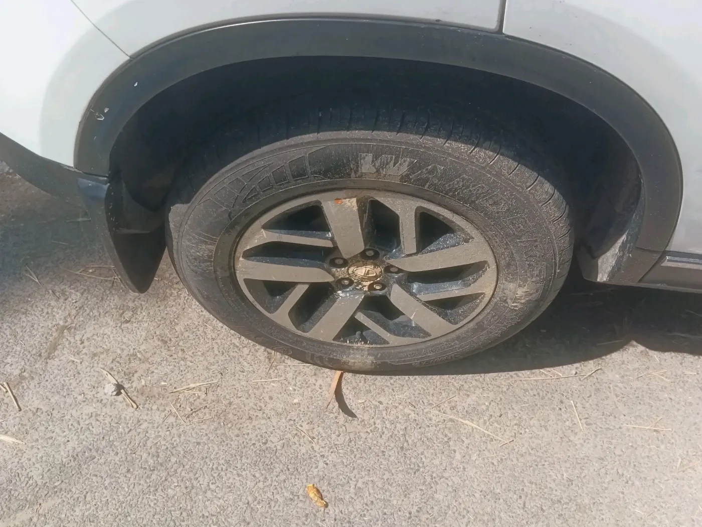 2020 Tata Harrier XZA PLUS 2.0L, Diesel, Automatic, 1,93,622 km, tyre