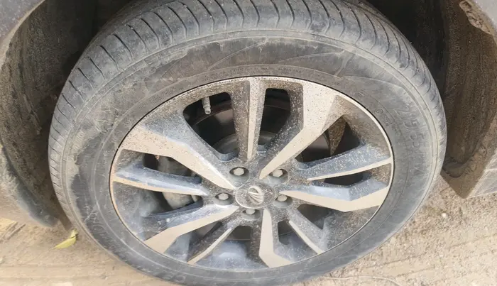 2019 Mahindra XUV300 W8 (O) 1.2 PETROL, Petrol, Manual, 75,602 km, tyre