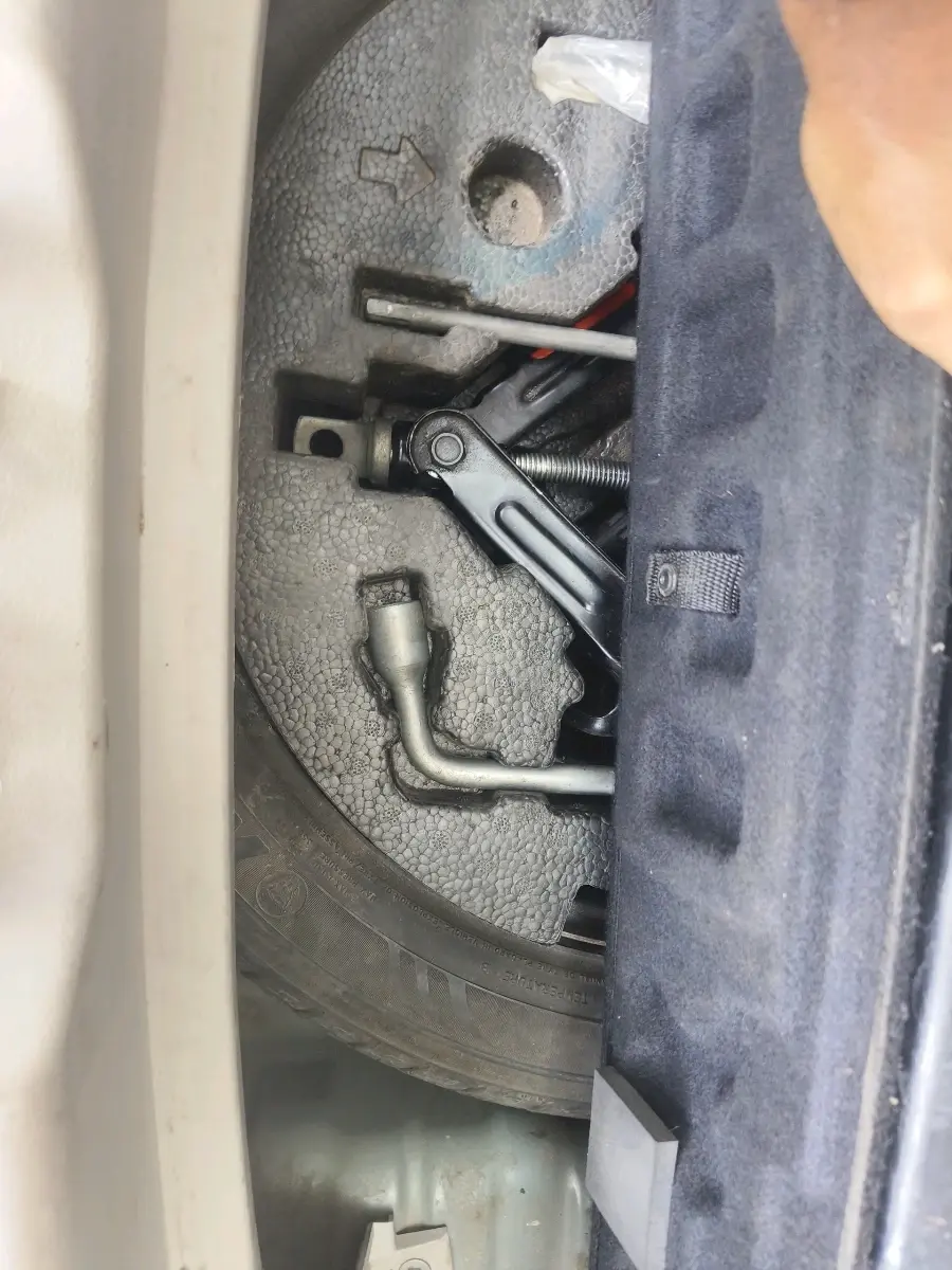 2019 Mahindra XUV300 W8 (O) 1.2 PETROL, Petrol, Manual, 75,602 km, tyre