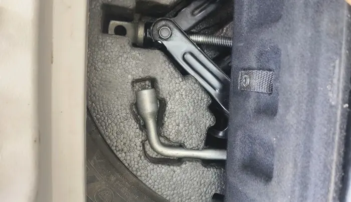 2019 Mahindra XUV300 W8 (O) 1.2 PETROL, Petrol, Manual, 75,602 km, tyre
