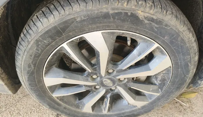 2019 Mahindra XUV300 W8 (O) 1.2 PETROL, Petrol, Manual, 75,602 km, tyre