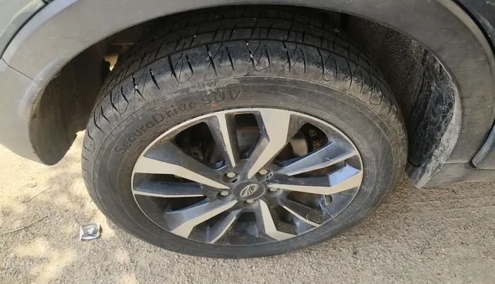 2019 Mahindra XUV300 W8 (O) 1.2 PETROL, Petrol, Manual, 75,602 km, tyre