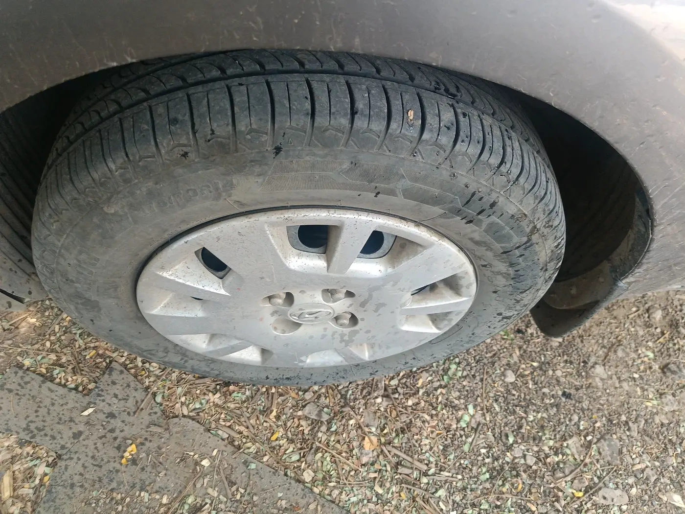 2013 Hyundai i20 MAGNA 1.2, Petrol, Manual, 1,11,222 km, tyre