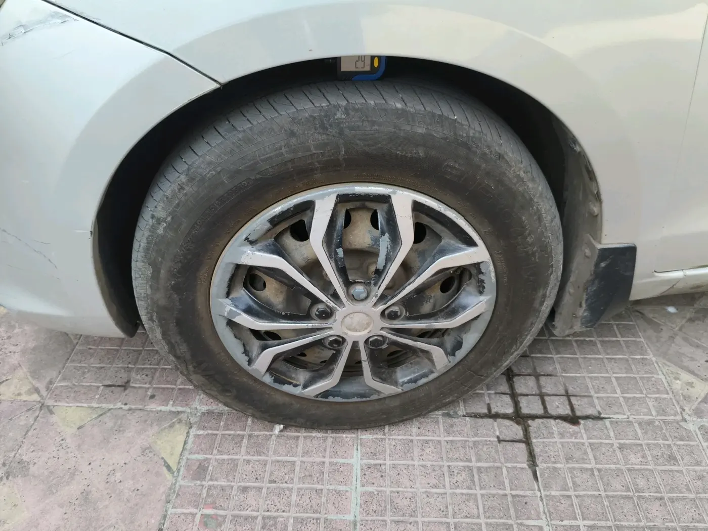 2013 Maruti Ertiga VXI CNG, CNG, Manual, 1,92,034 km, tyre