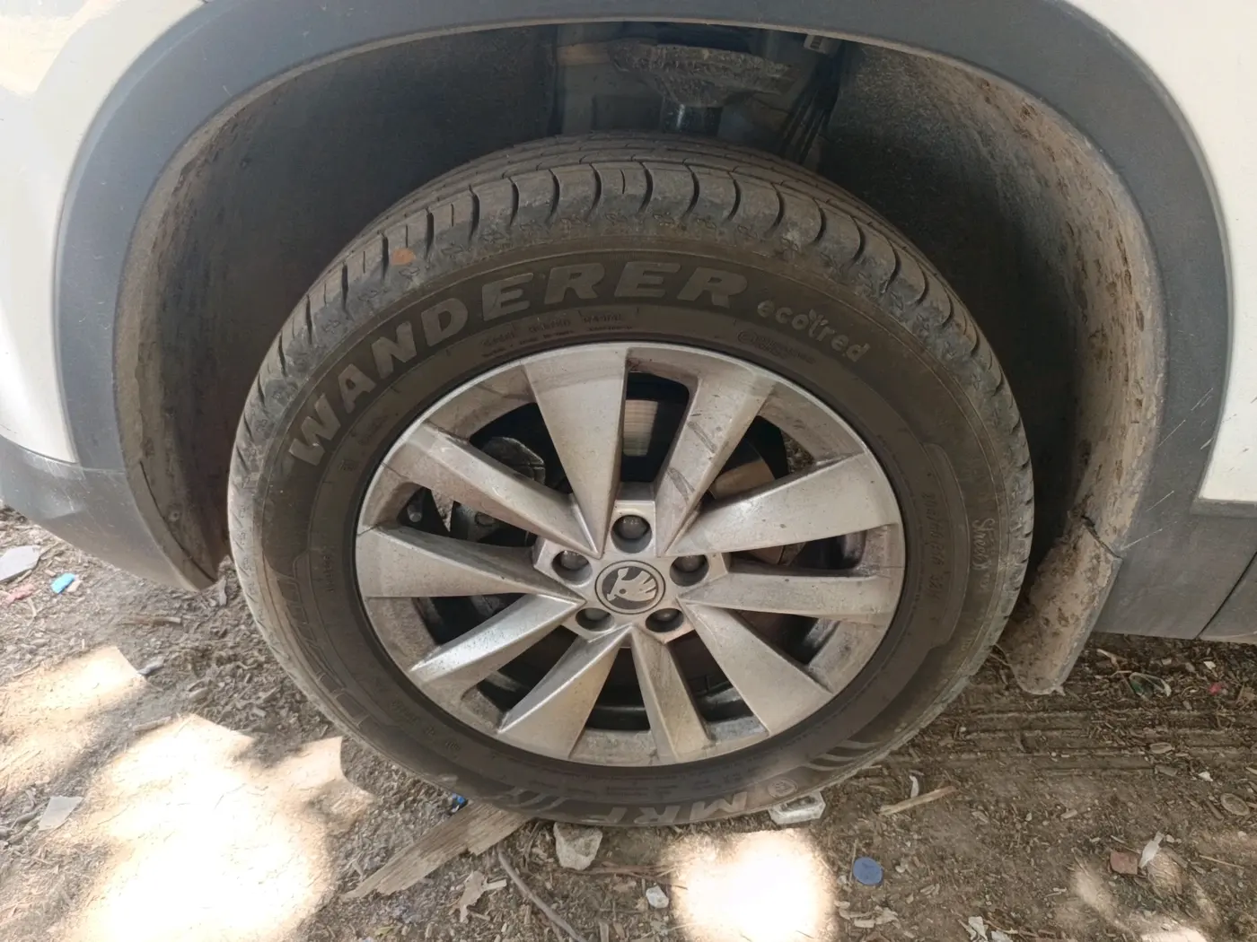 2025 Skoda Kylaq Signature Plus AT, Petrol, Automatic, 18,806 km, tyre