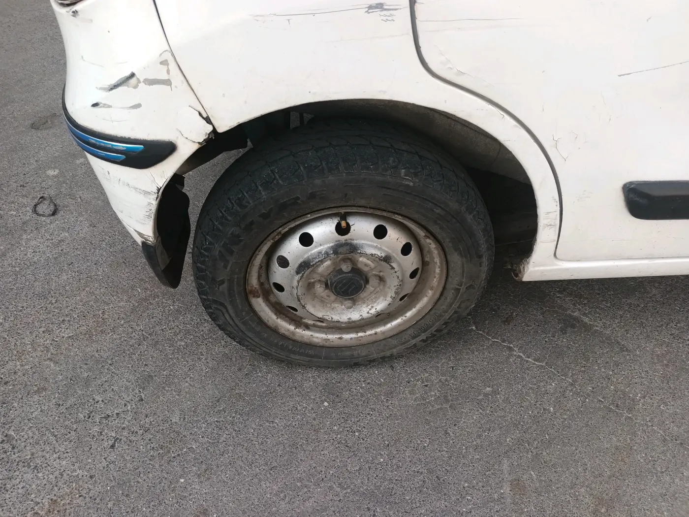 2015 Maruti Wagon R 1.0 LXI CNG, CNG, Manual, 2,65,153 km, tyre