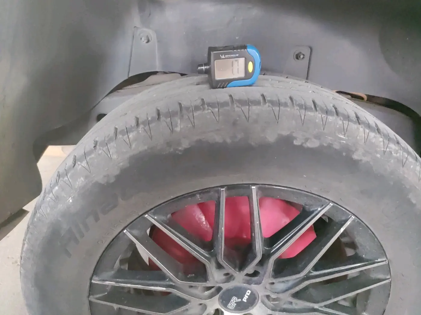 2016 Mahindra TUV300 T8, Diesel, Manual, 2,35,899 km, tyre