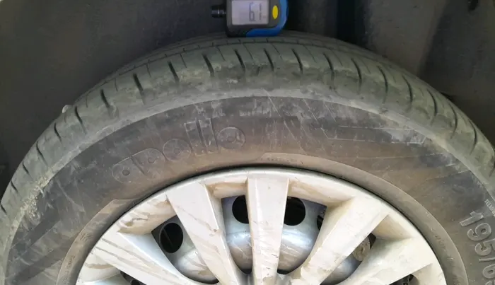 2014 Maruti Ciaz VDI, Diesel, Manual, 1,07,224 km, tyre