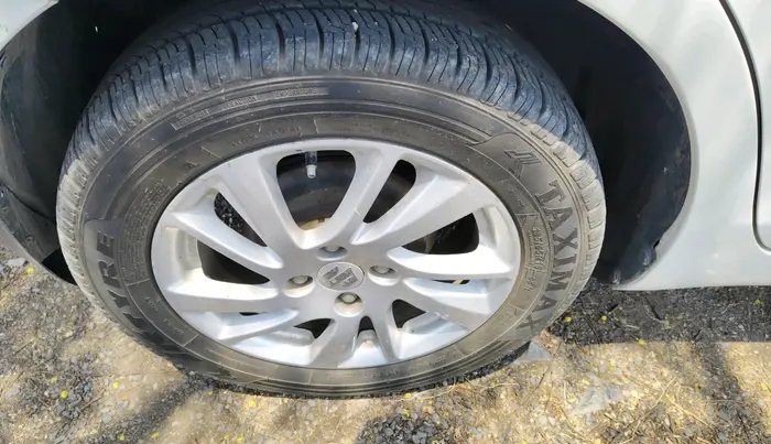 2013 Maruti Swift ZXI, Petrol, Manual, 66,567 km, tyre