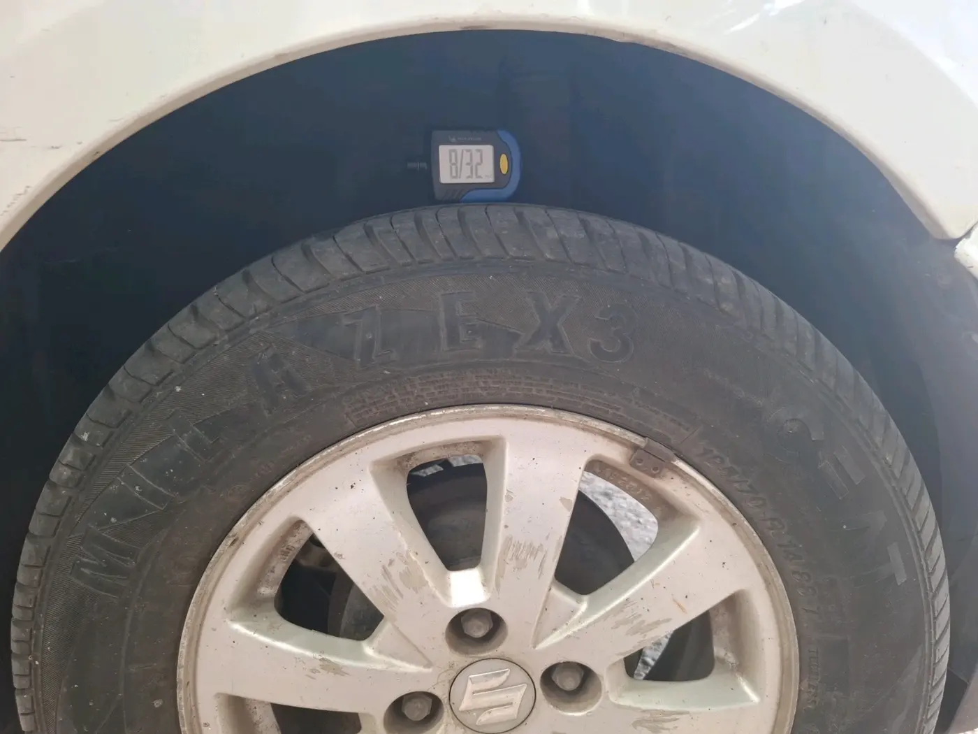 2011 Maruti Swift ZXI, Petrol, Manual, 33,070 km, tyre