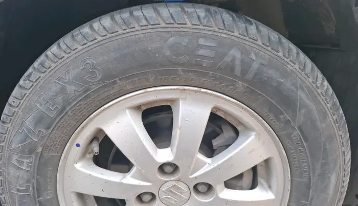 2011 Maruti Swift ZXI, Petrol, Manual, 33,070 km, tyre