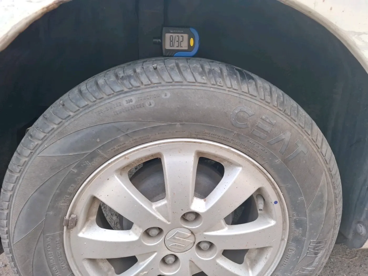 2011 Maruti Swift ZXI, Petrol, Manual, 33,070 km, tyre