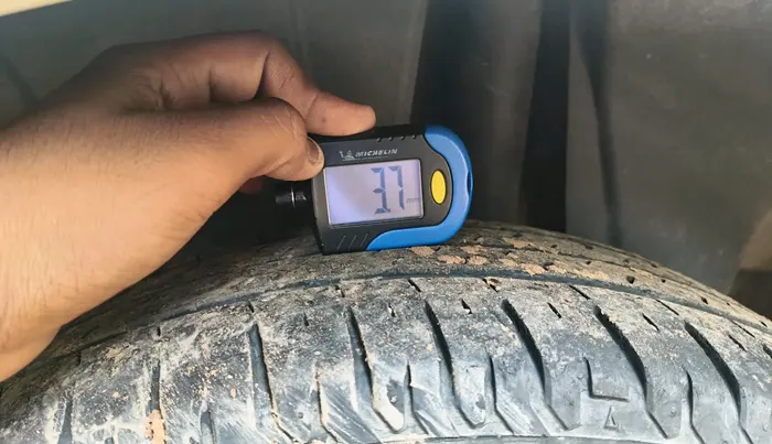 2022 Maruti Ertiga VXI CNG, CNG, Manual, 50,477 km, tyre