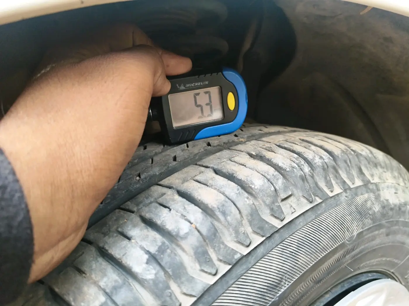 2022 Maruti Ertiga VXI CNG, CNG, Manual, 50,477 km, tyre
