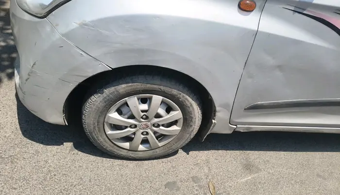 2012 Hyundai Eon ERA +, Petrol, Manual, 90,563 km, tyre