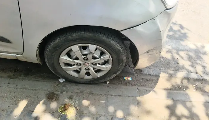 2012 Hyundai Eon ERA +, Petrol, Manual, 90,563 km, tyre