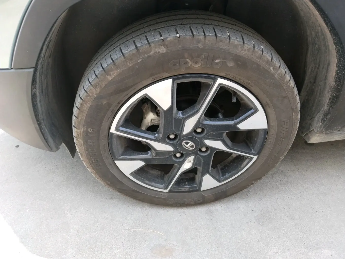 2022 Tata PUNCH CREATIVE  AMT, Petrol, Automatic, 21,289 km, tyre
