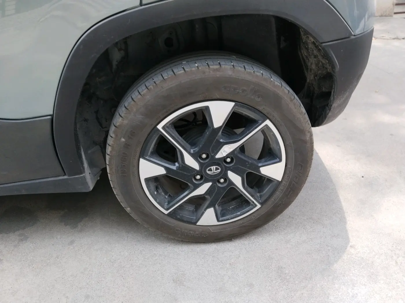 2022 Tata PUNCH CREATIVE  AMT, Petrol, Automatic, 21,289 km, tyre