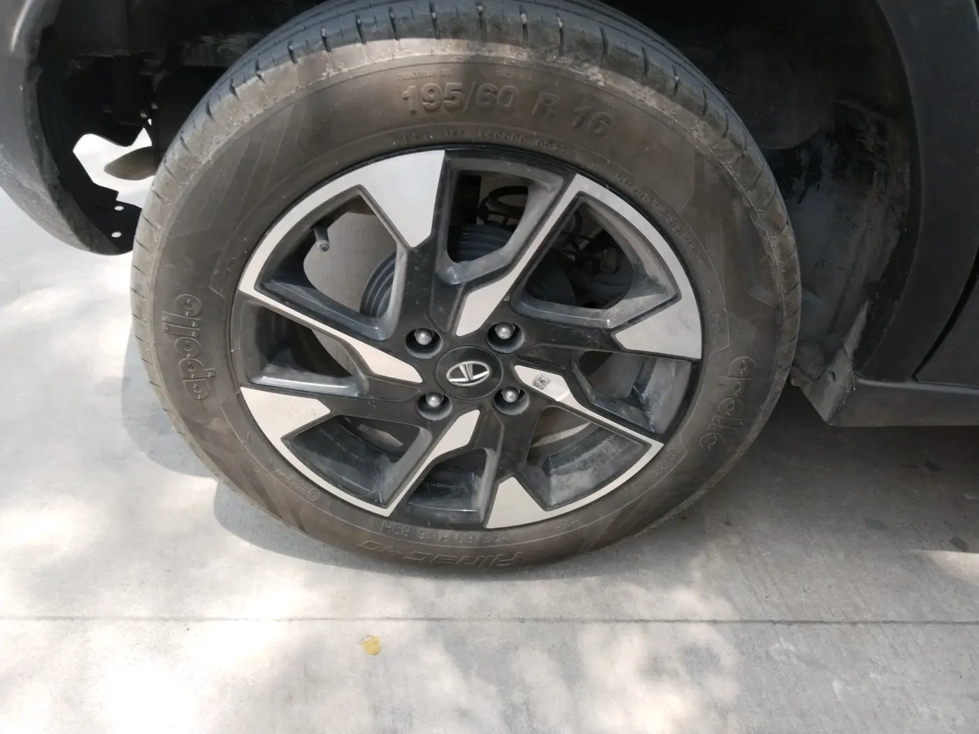 2022 Tata PUNCH CREATIVE  AMT, Petrol, Automatic, 21,289 km, tyre