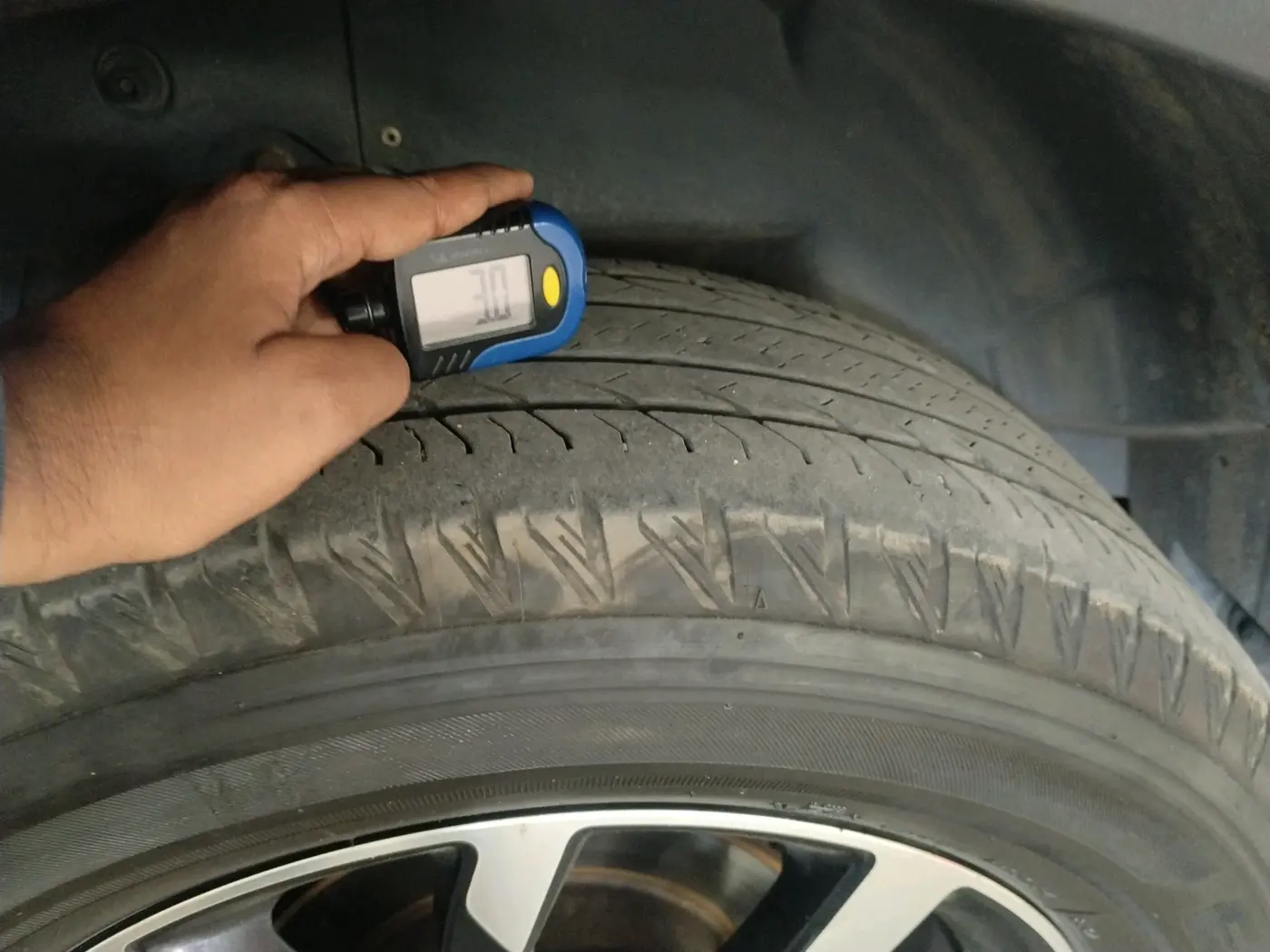 2020 Mahindra XUV500 W11, Diesel, Manual, 1,24,195 km, tyre